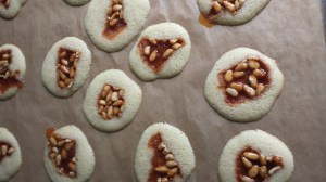 put nougatine on cookie